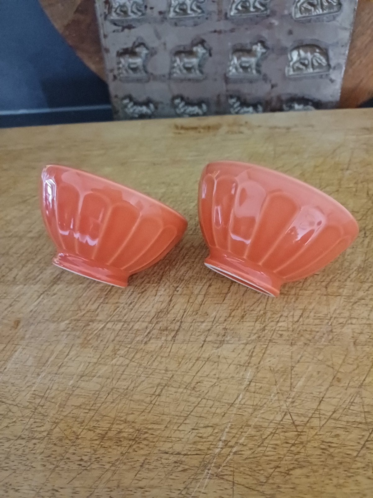 Twee vintage Spoelkommen van Douwe Egberts rood oranje, Antiek en Kunst, Antiek | Servies los, Verzenden