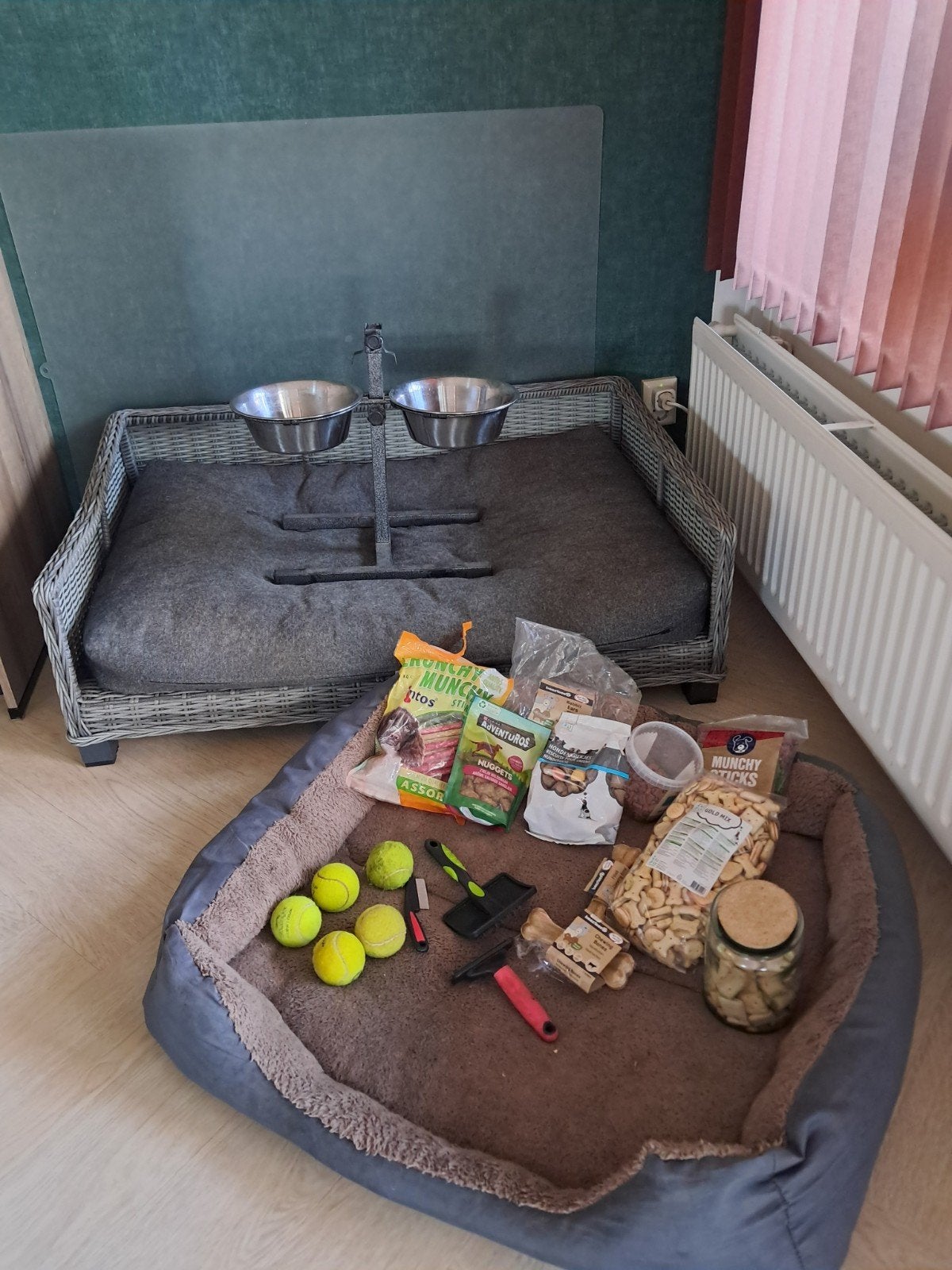 grote hondenmand, etensbak en lekkers, Overige merken, Ophalen, Gebruikt, Hondenmand