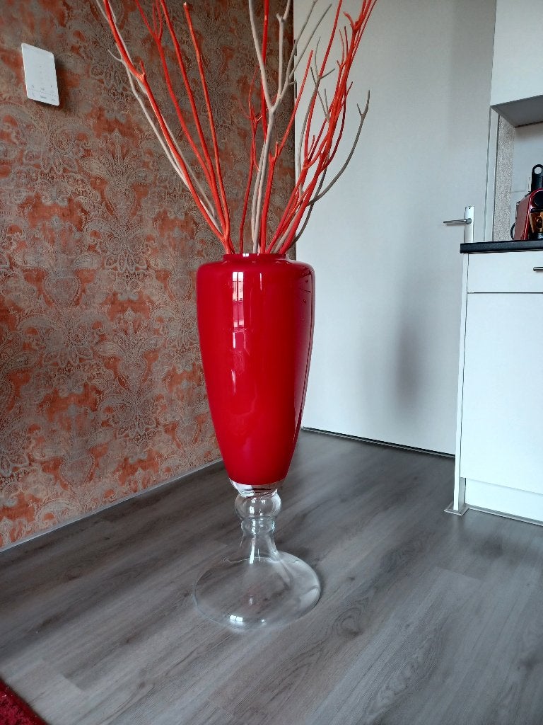 prachtige grote exclusieve design vaas rood italie / Milano, Huis en Inrichting, Ophalen, Handgemaakt, Nieuw, Glas
