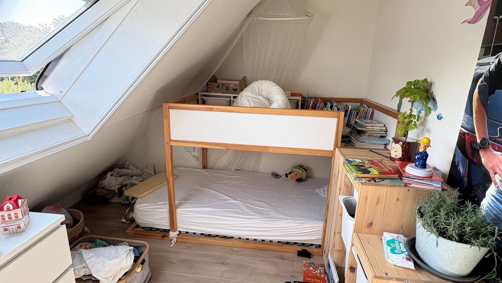Ikea kura keerbaar bed schuin plafond, Ophalen, Zo goed als nieuw