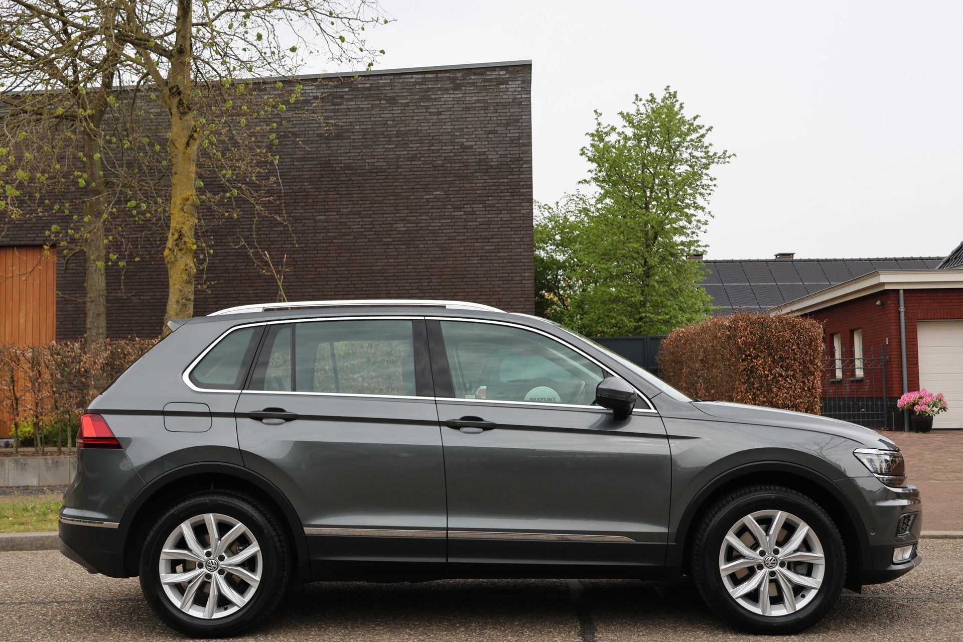 Volkswagen Tiguan 2.0 TSI 4Motion Highline | PANO | CARPLAY, Automaat, Gebruikt, Euro 6, 4 cilinders