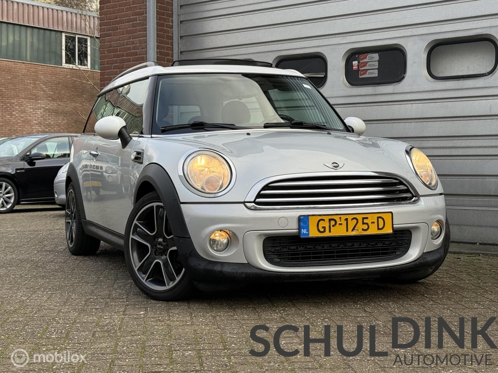Mini clubman 1.6 Chili CRUISE CONTROLE|PANORAMADAK|AIRCO, Voorwielaandrijving, Euro 5, 4 cilinders, 4 stoelen