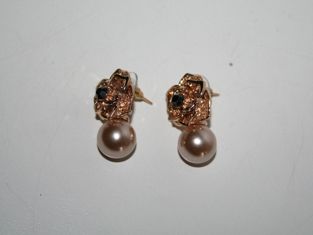 Oorbellen kleur goud met parels zwart steentjes, Sieraden, Tassen en Uiterlijk, Oorbellen, Overige materialen, Verzenden, Nieuw