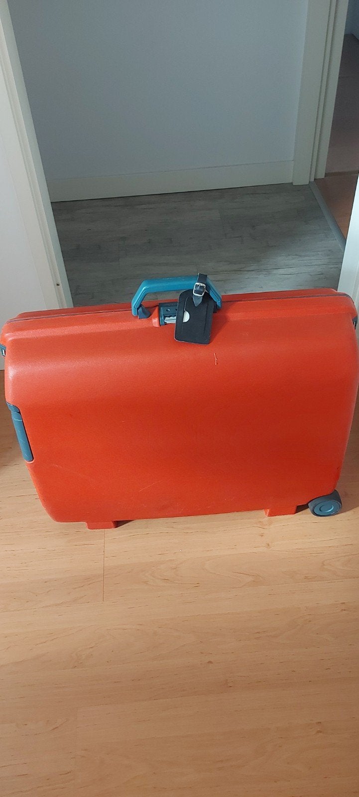 Oranje Samsonite koffer met wieltjes en slot, Gebruikt, Hard kunststof, 45 tot 55 cm, Ophalen
