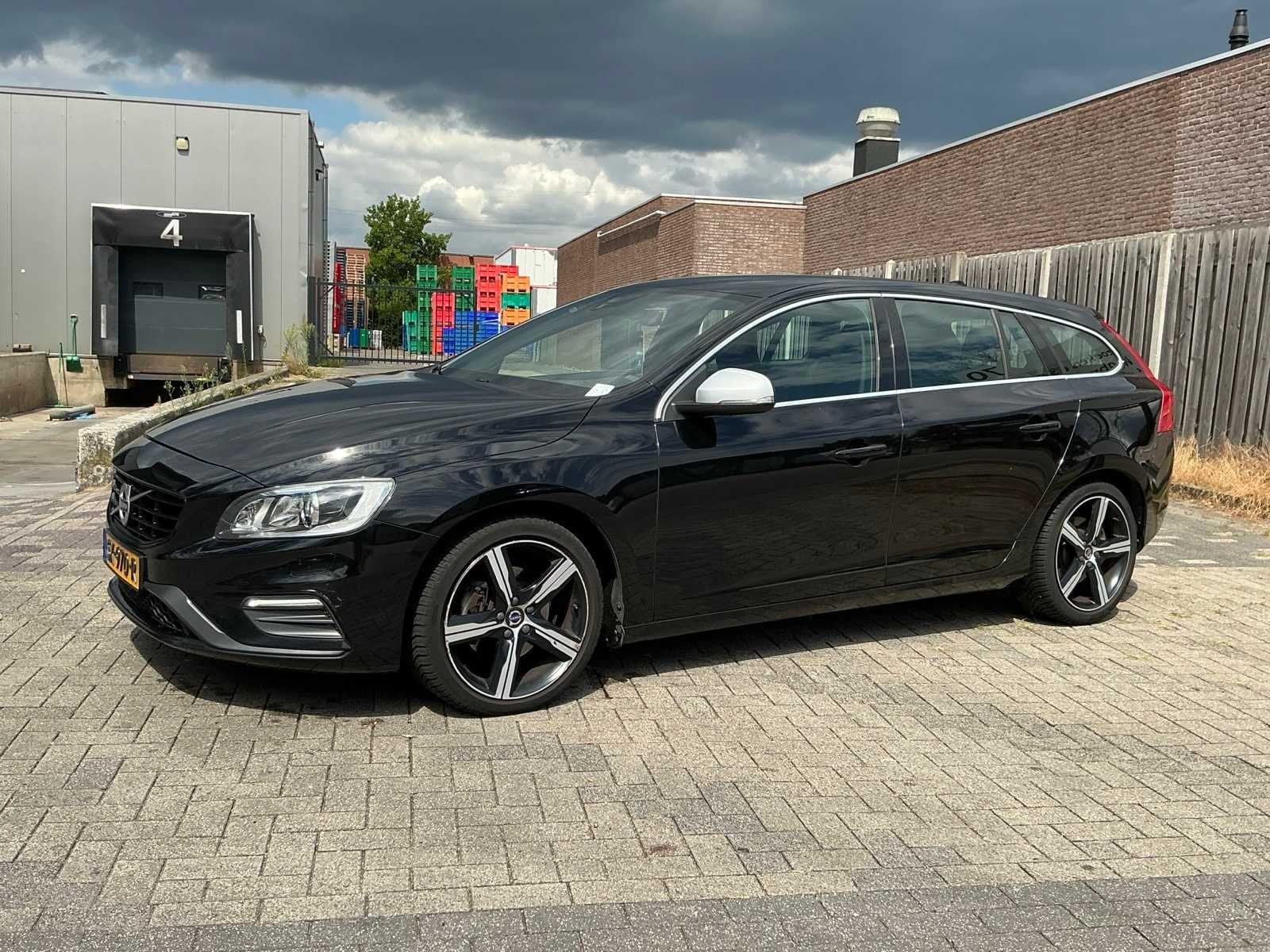 2018 Volvo V60 2.0 D4 Bus. Sport, Voorwielaandrijving, Euro 6, 1969 cc, Zwart