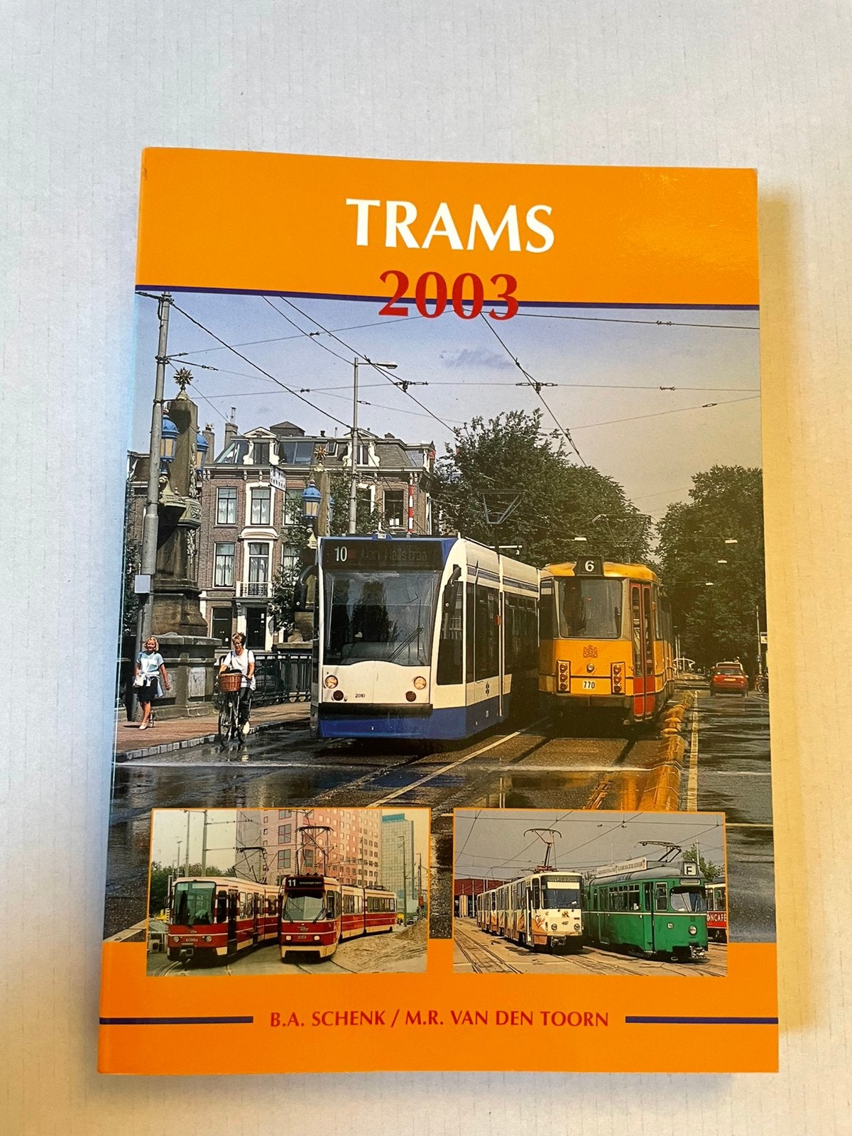 boek ‘trams 2003’ jaargids B.A. Schenk en M.R. Van den Toorn, Ophalen of Verzenden, Gelezen, Tram