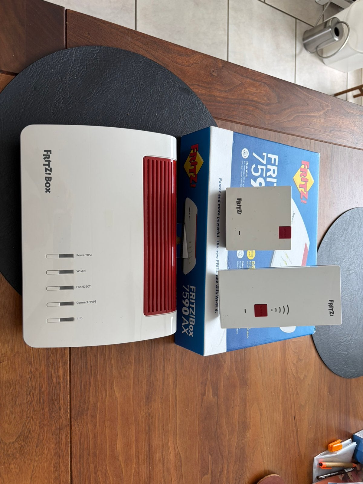 Fritz!Box 7590 AX v2 modem met 2 Fritz!Repeaters, Computers en Software, Routers en Modems, Ophalen of Verzenden, Zo goed als nieuw