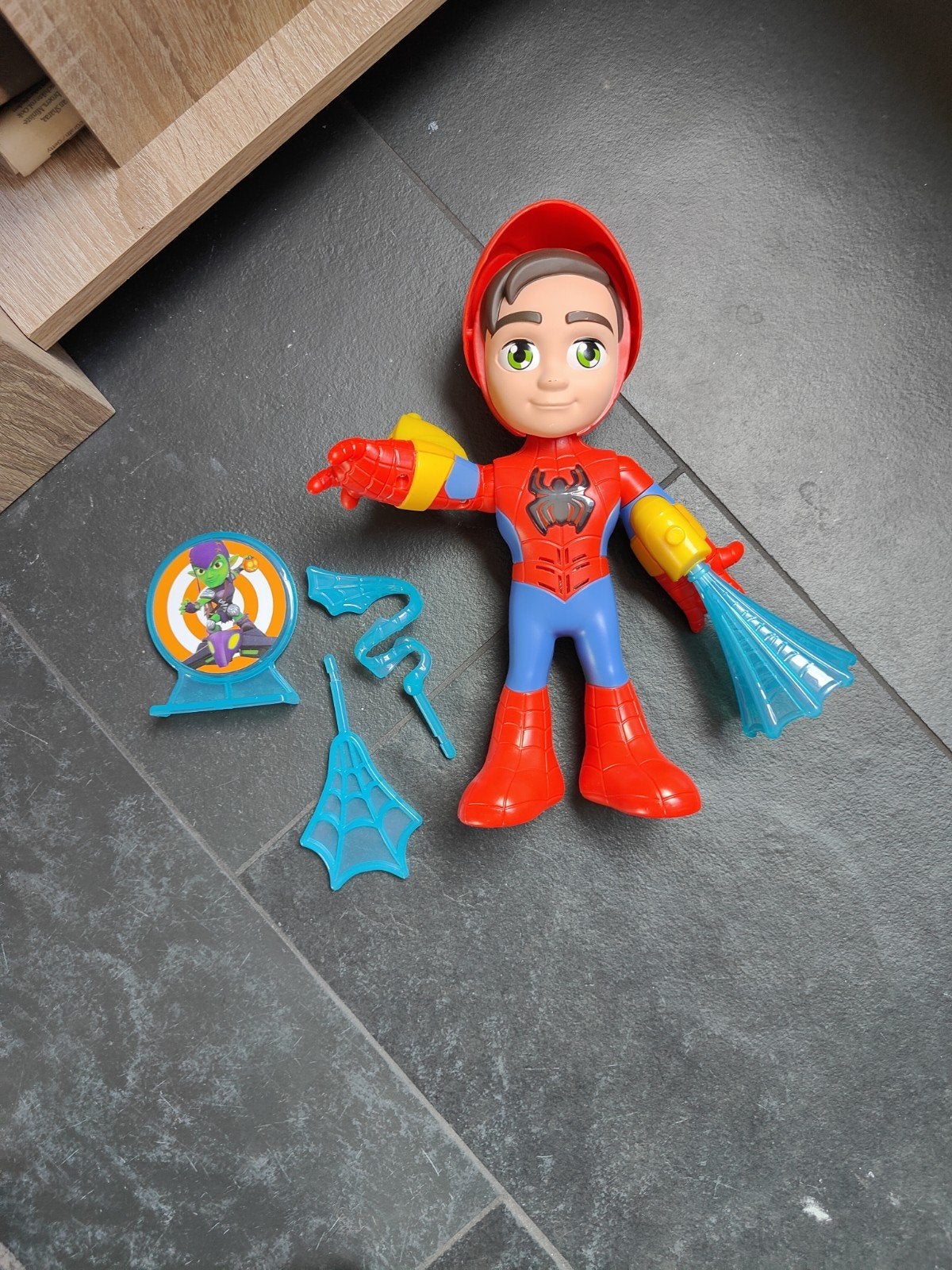 Spiderman elektronisch actiefiguur - 25 cm, Ophalen of Verzenden, Gebruikt