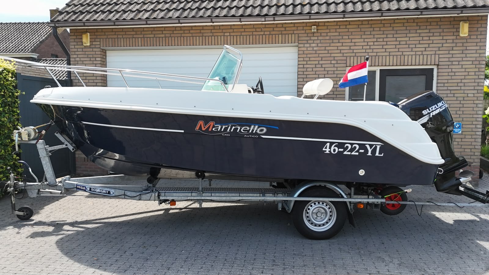 Marinello Eden consoleboot met Pega trailer, Watersport en Boten, Overige merken, Zo goed als nieuw, Viertaktmotor, 90 pk