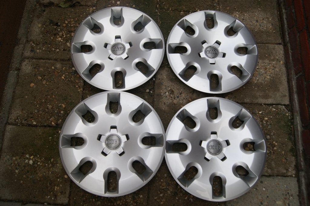 Set van 4 originele wieldoppen Audi A1 15 inch Model 1), Ophalen of Verzenden, Gebruikt