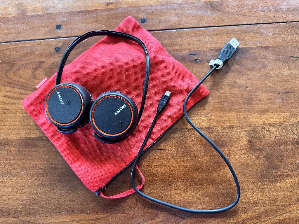 Sony on ear koptelefoon, Ophalen of Verzenden, Gebruikt, Sony, Bluetooth