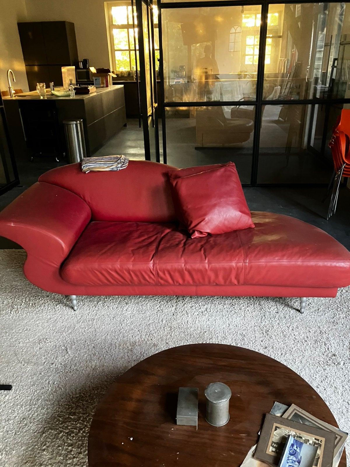 Mooie rode lederen sofa vd bijebkorf., Ophalen, Tweepersoons, Zo goed als nieuw, Leer