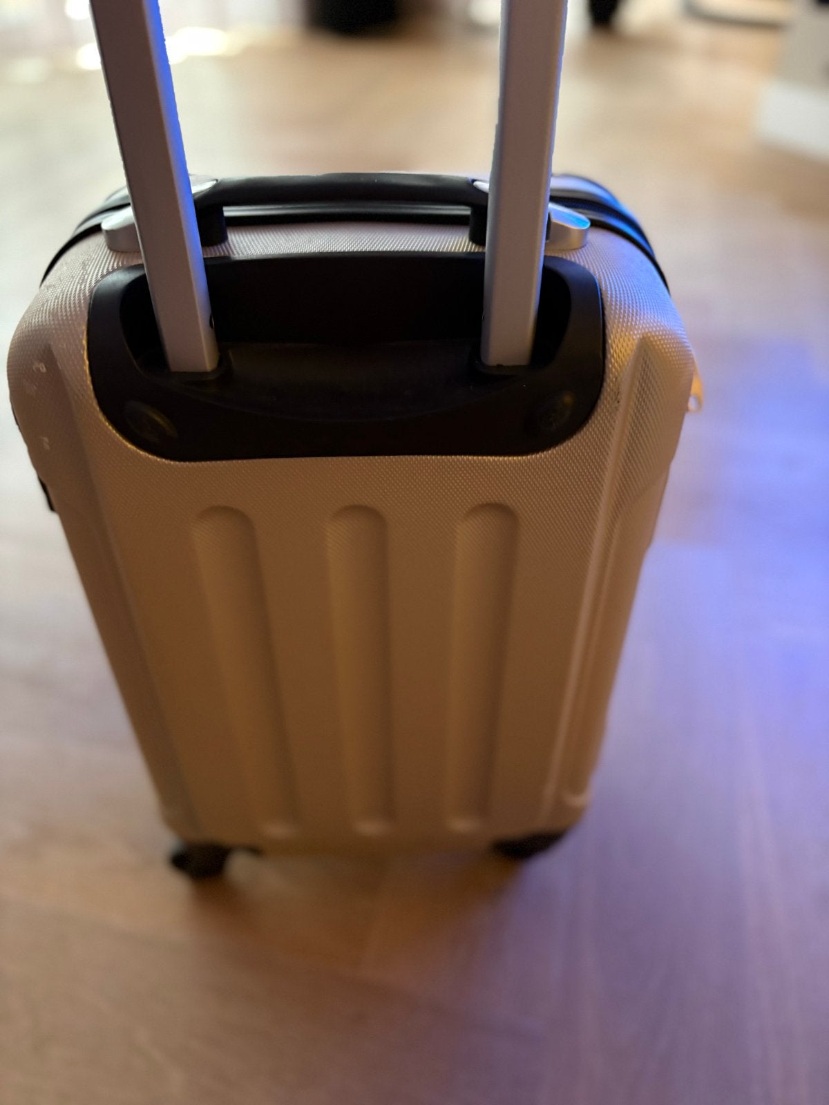 Handige reis trolley koffer - met gebruikers sporen, Gebruikt, Hard kunststof, Minder dan 50 cm, Ophalen of Verzenden