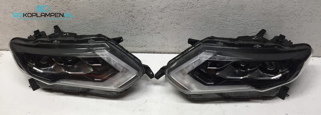 Nissan X-Trail T32 Facelift Full Led Koplamp rechts links, Auto-onderdelen, Verlichting, Gebruikt, -, -, Ophalen of Verzenden