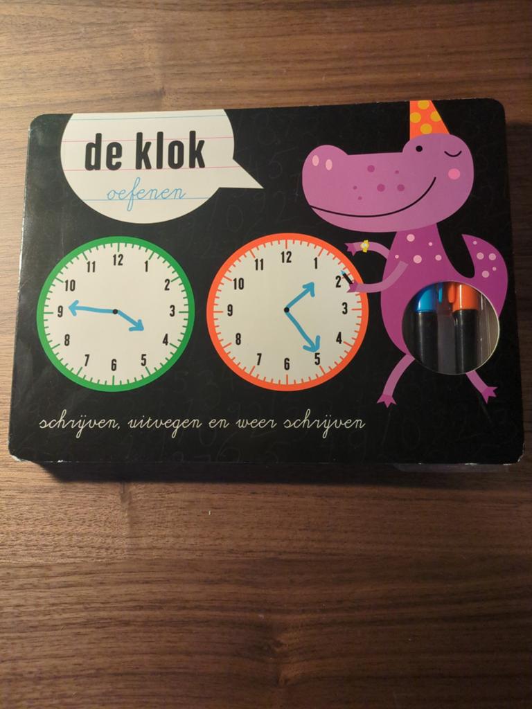 De Klok Oefenen - Leerklok met uitwisbare stiften, Boeken, Kinderboeken | Baby's en Peuters, Zo goed als nieuw, 3 tot 4 jaar, Uitklap-, Voel- of Ontdekboek