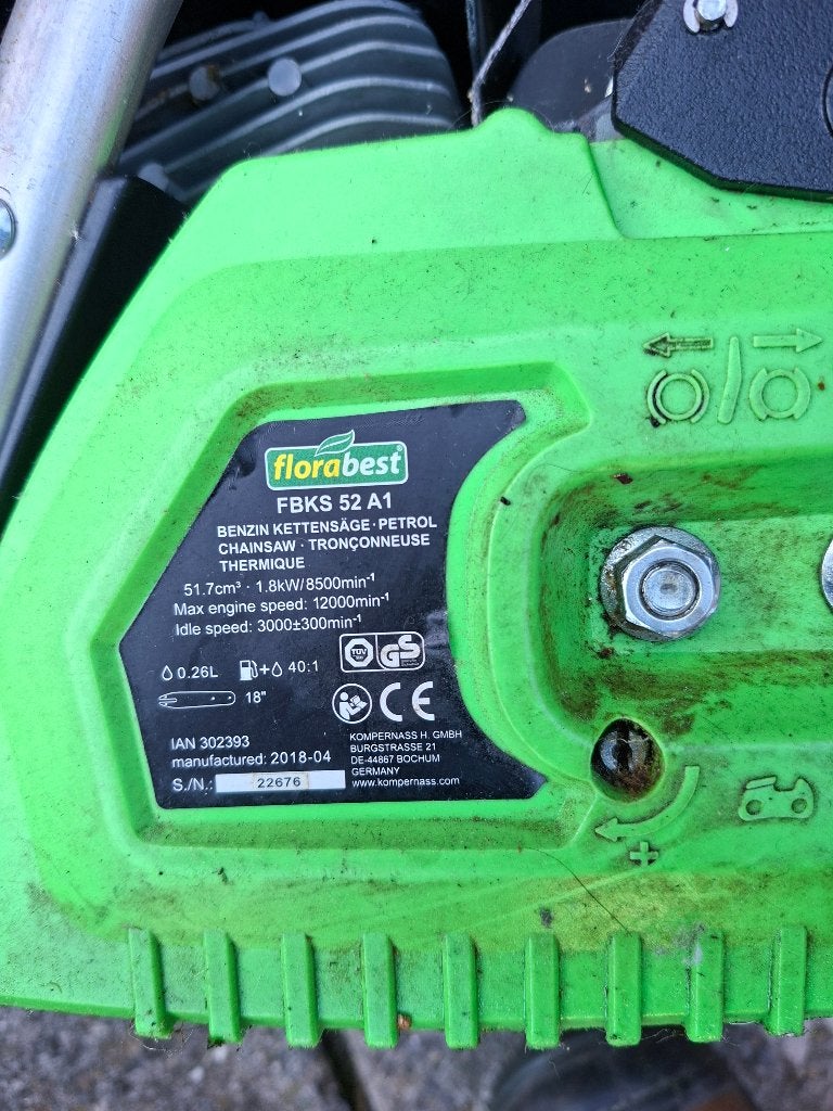 2 Kettingzagen 1 electrisch en 1 op benzine