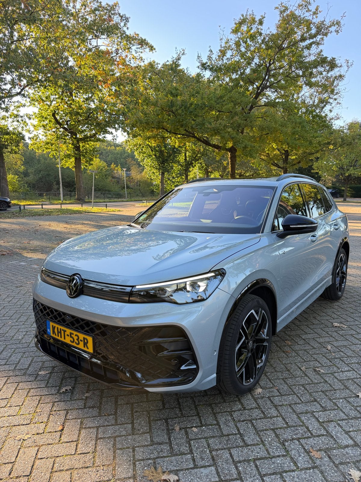 Volkswagen Tiguan 1.5 eTSI R-Line | 2024 | FULL OPTIONS, Auto's, 4 cilinders, Dealer onderhouden, 1542 kg, Te koop