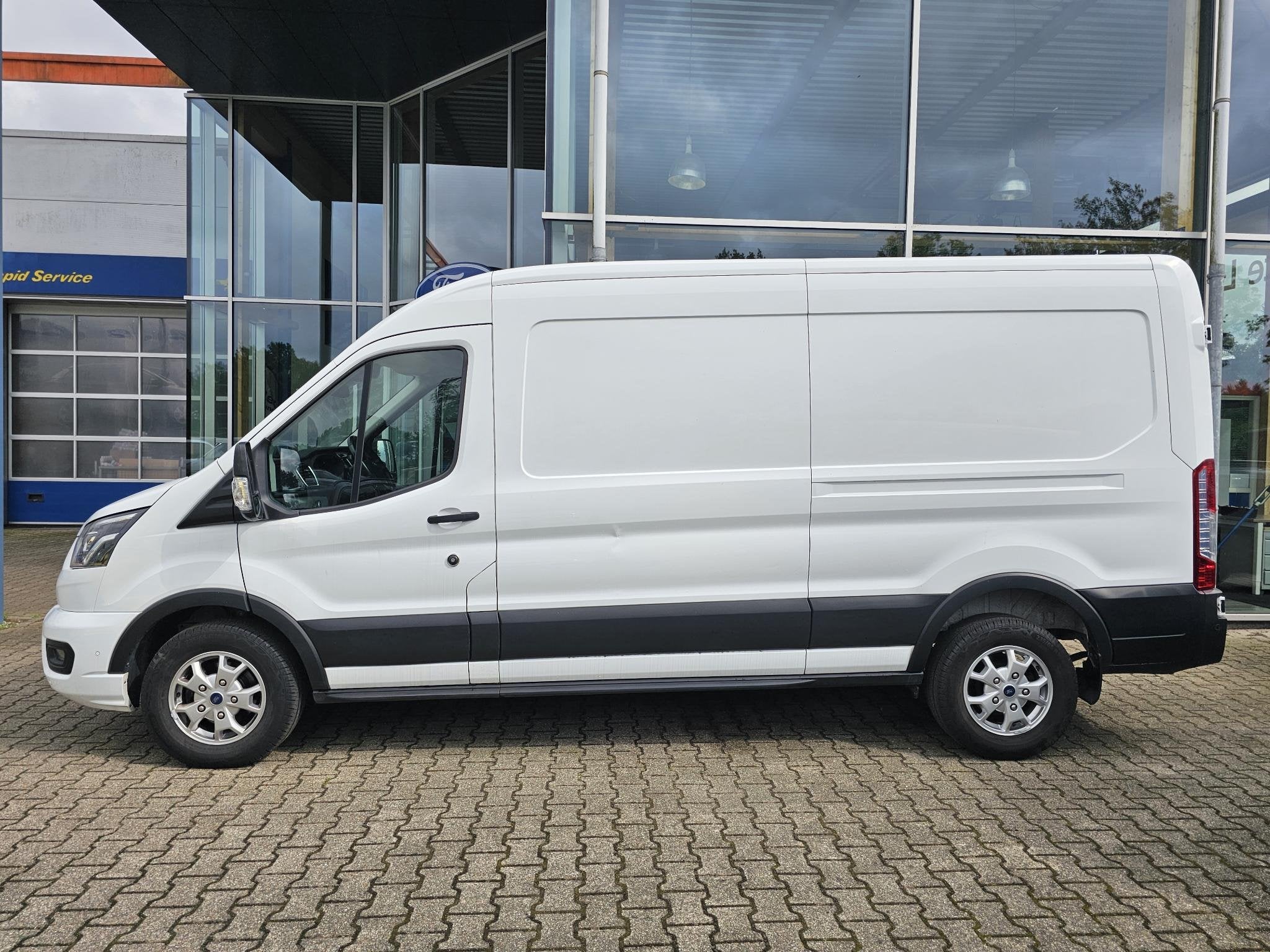 Ford Transit 350 2.0 TDCI L3H2 Limited | SCI | 170 pk automa, Stof, Euro 6, 4 cilinders, Wit