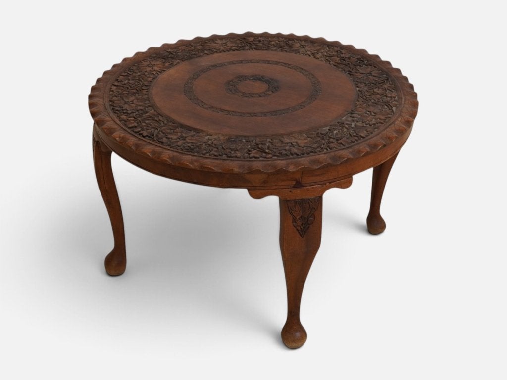 Antieke houten salontafel met houtsnijwerk, Antiek, Oosters, Zo goed als nieuw, Onbekend, 5 – 50