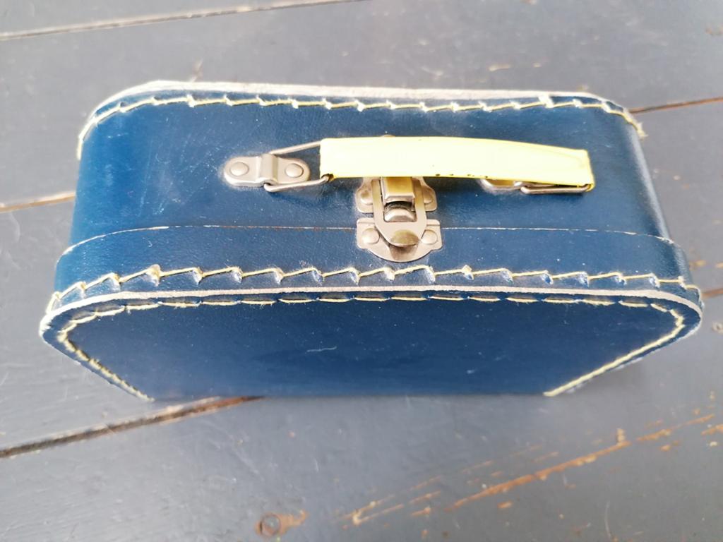 Vintage Kinder Speelgoed Koffertje - Blauw met Geel Handvat, Kinderen en Baby's, Speelgoed | Overig, Ophalen, Gebruikt, Jongen of Meisje