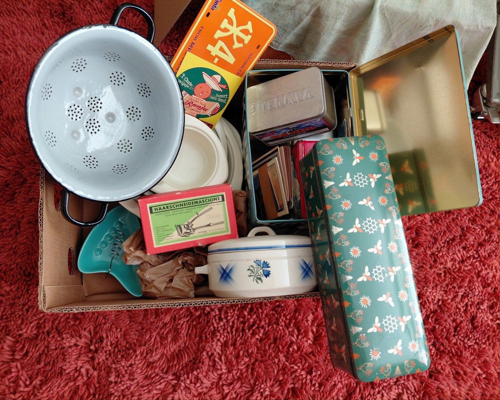 Vintage Spullen Box: Unieke Vondsten voor de Liefhebber, Ophalen