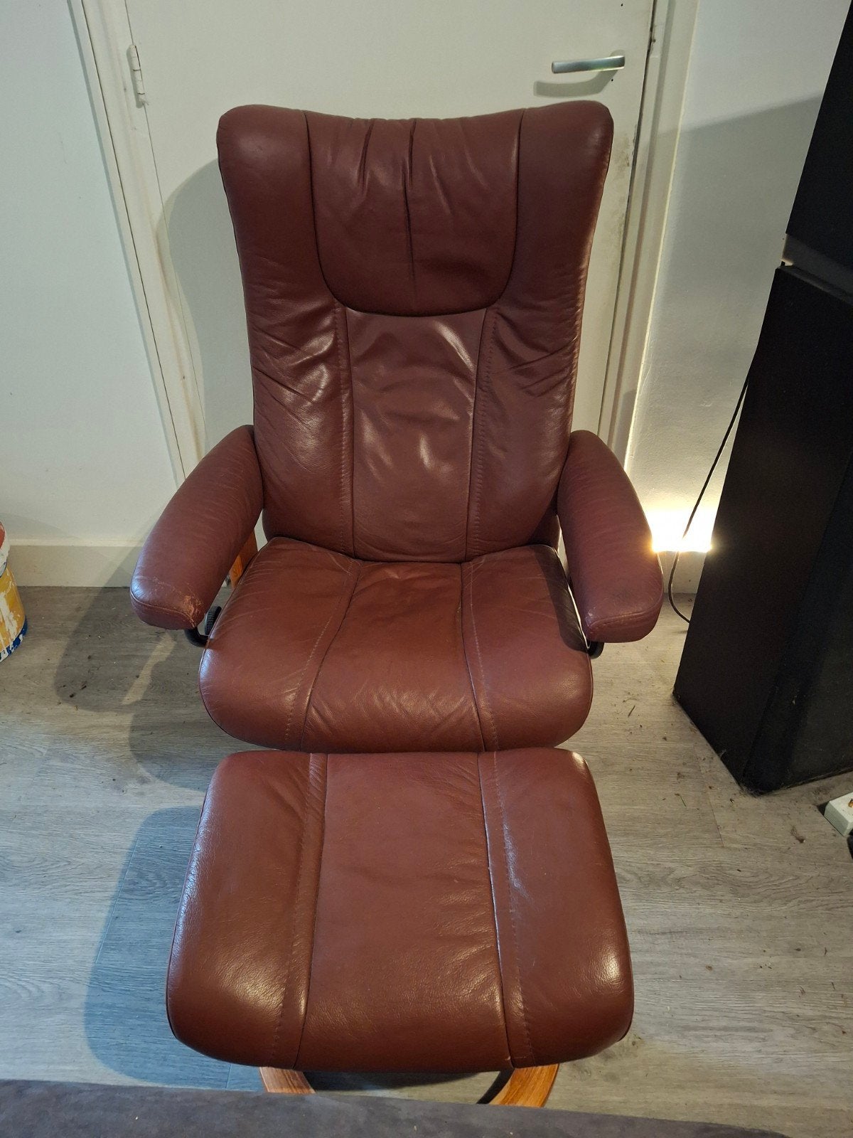 Stressless Ekornes fauteuil met voetenbank - Bruin leer, Huis en Inrichting, Ophalen, Gebruikt, Bruin, Modern, Ergonomisch
