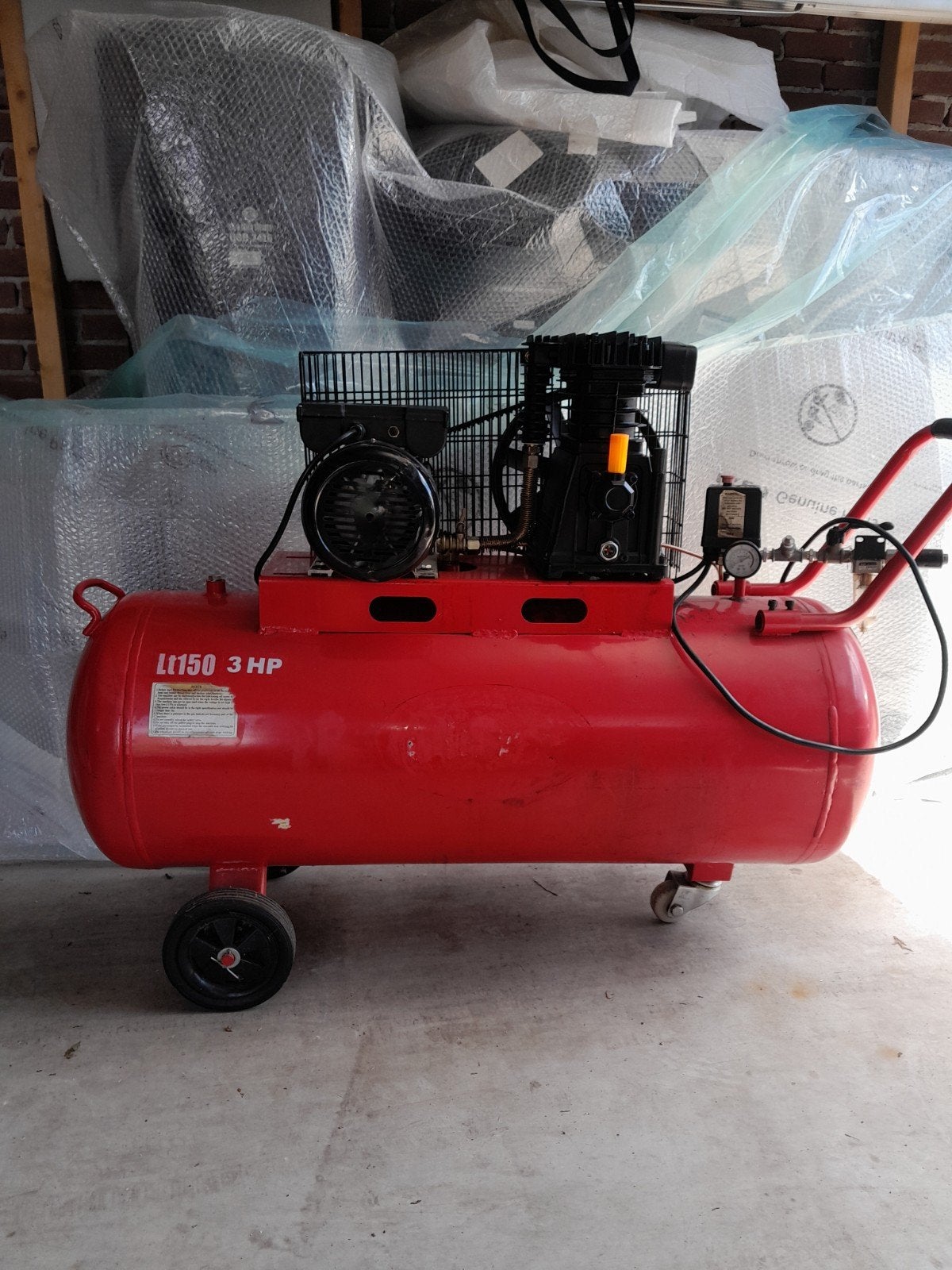 Krachtige Compressor LT150 3 HP - Zo goed als nieuw, Doe-het-zelf en Verbouw, Compressors, Ophalen