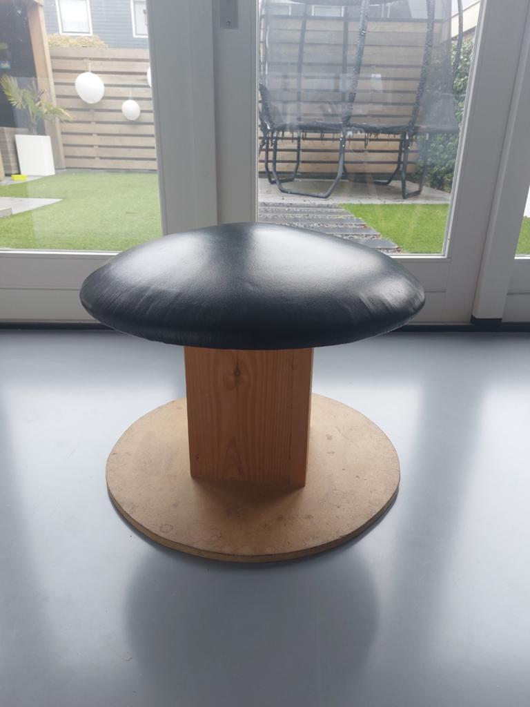 Turn voltige paddenstoel, Ophalen, Zo goed als nieuw, Materiaal