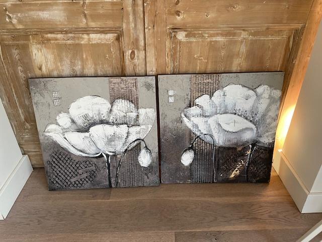 2 x schilderij met witte klaprozen. Mixed media. Grijs wit., Ophalen