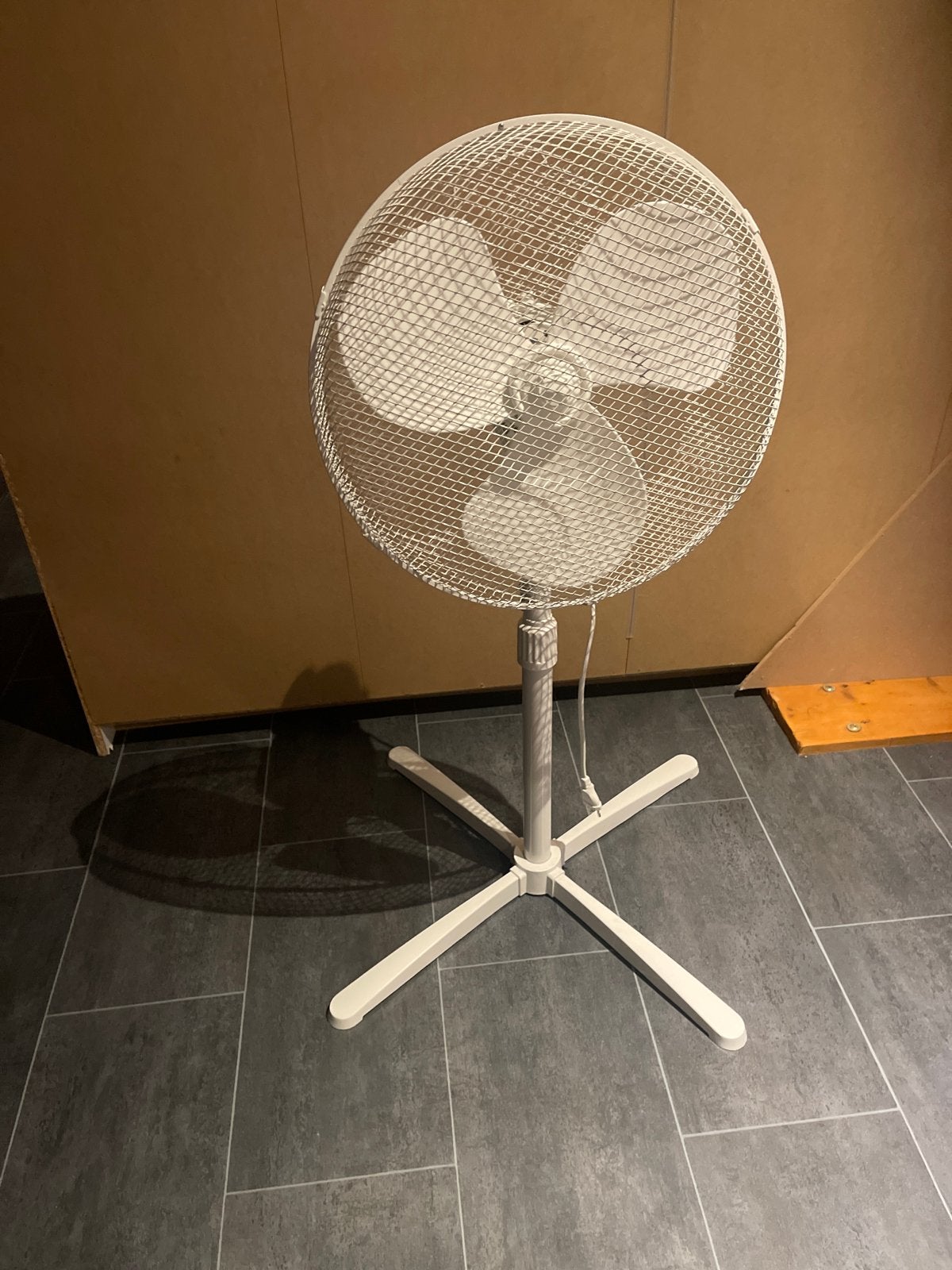 Witte Statiefventilator - Perfect voor warme dagen, Witgoed en Apparatuur, Ophalen of Verzenden, Gebruikt, Statiefventilator