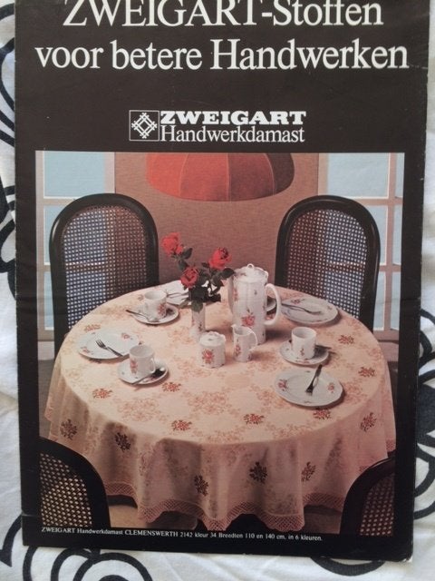 folder zweigart-stoffen voor betere handwerken, Ophalen of Verzenden, Gelezen, Folder