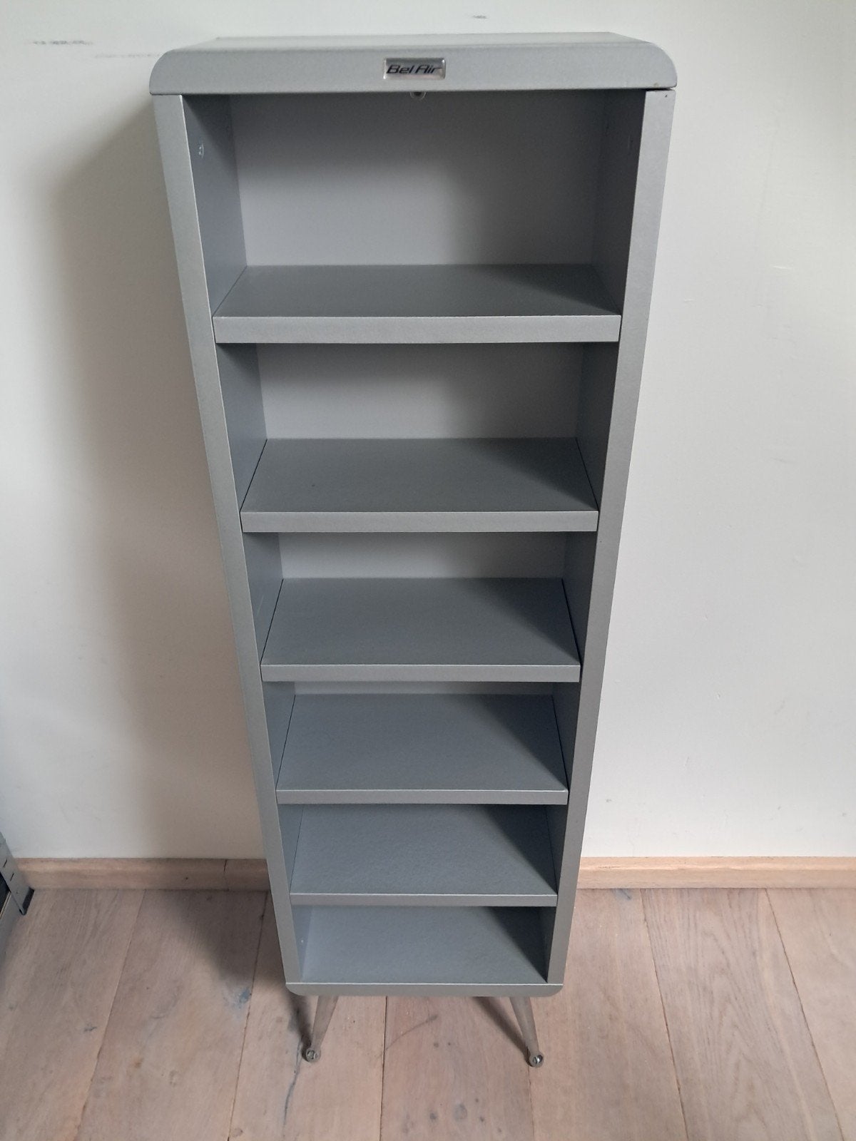 Grijze smalle boekenkast met 6 planken/ Merk Bel-air, Ophalen, Minder dan 50 cm, 100 tot 150 cm, Zo goed als nieuw