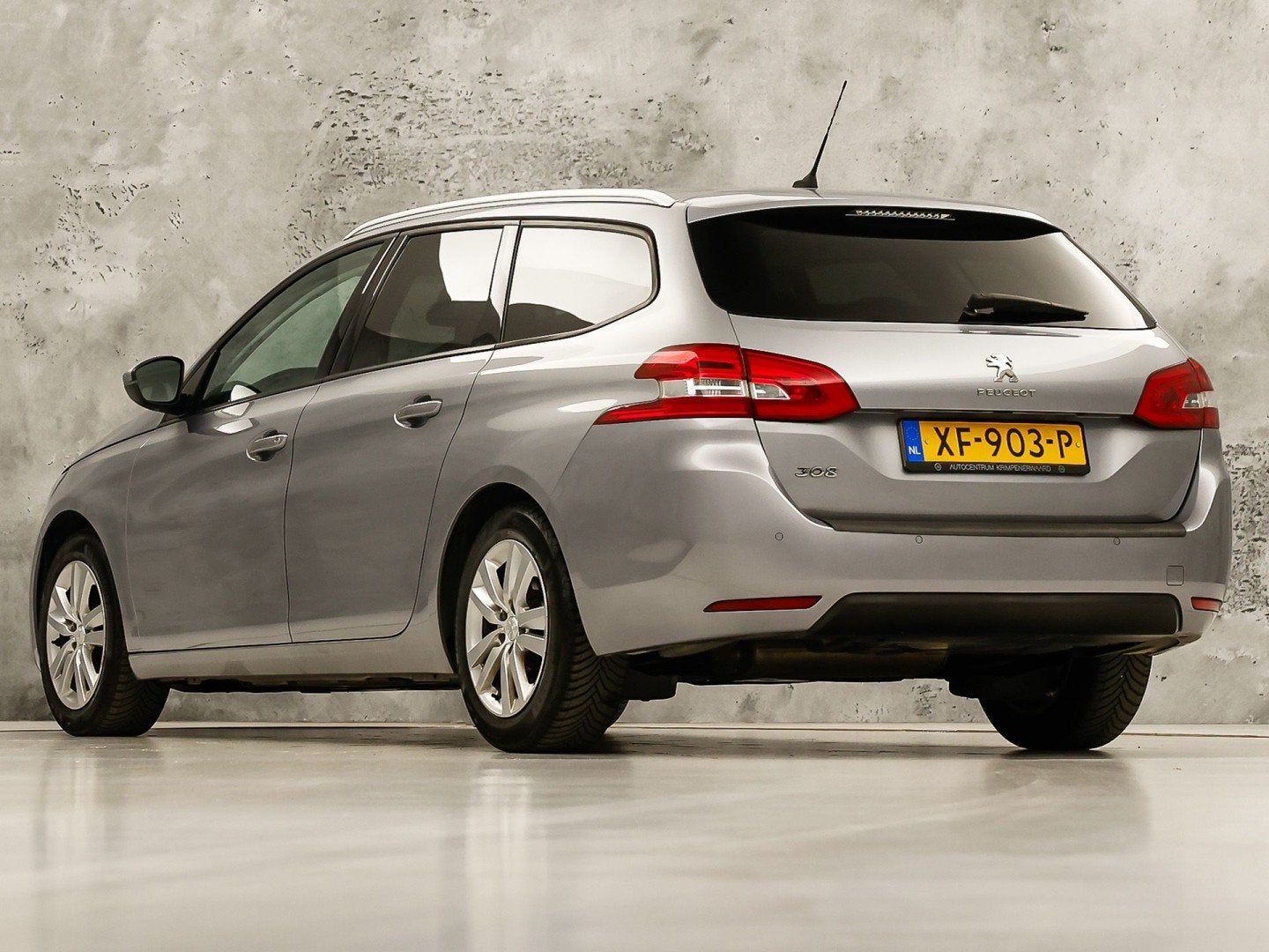 Peugeot 308 SW 1.2 PureTech Luxury Sport (NAP, GROOT NAVI, P, Voorwielaandrijving, 12 maanden, Stof, Gebruikt