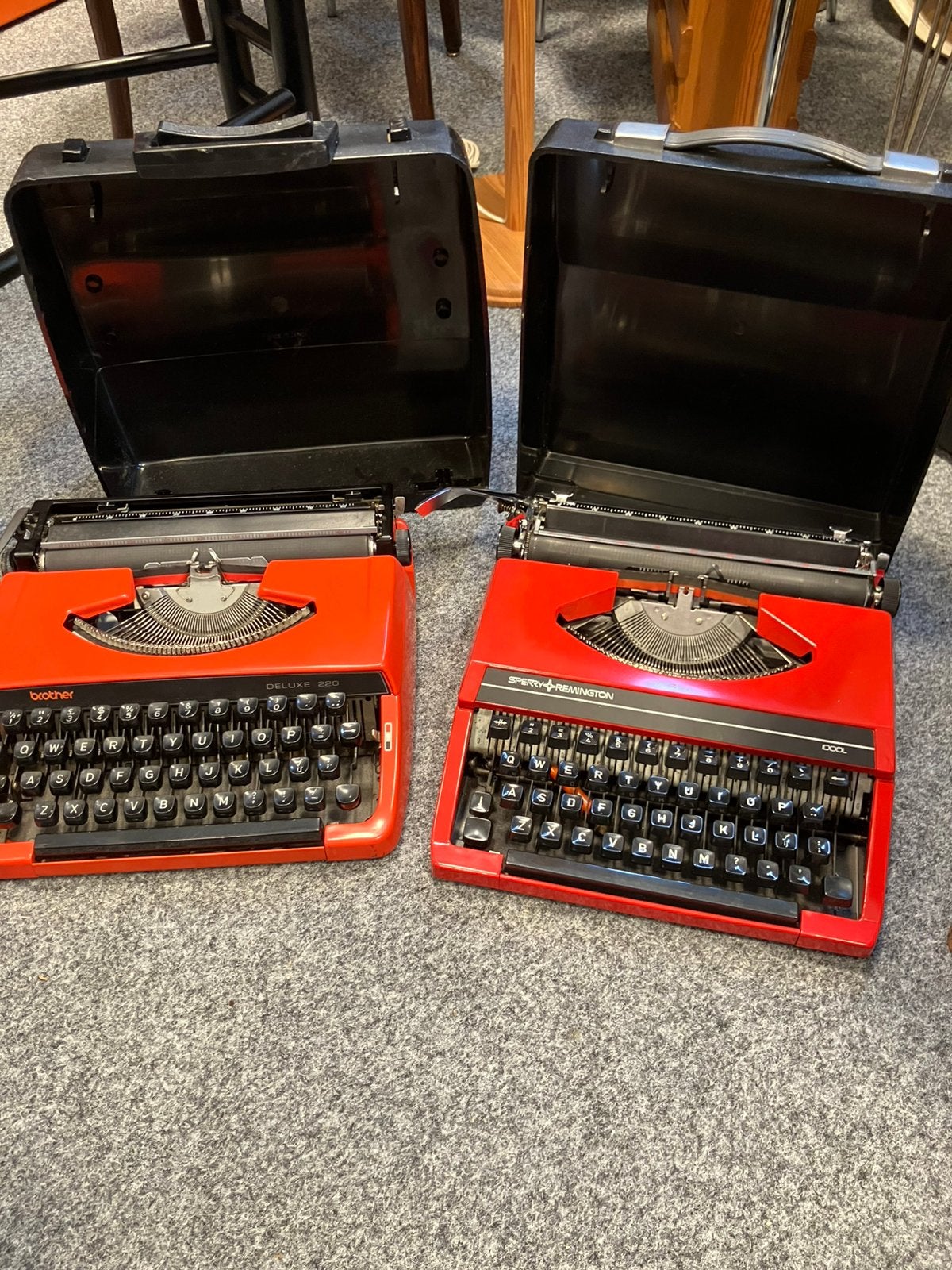 2 Vintage typemachines. Brother en Remmington, Diversen, Typemachines, Ophalen of Verzenden, Gebruikt