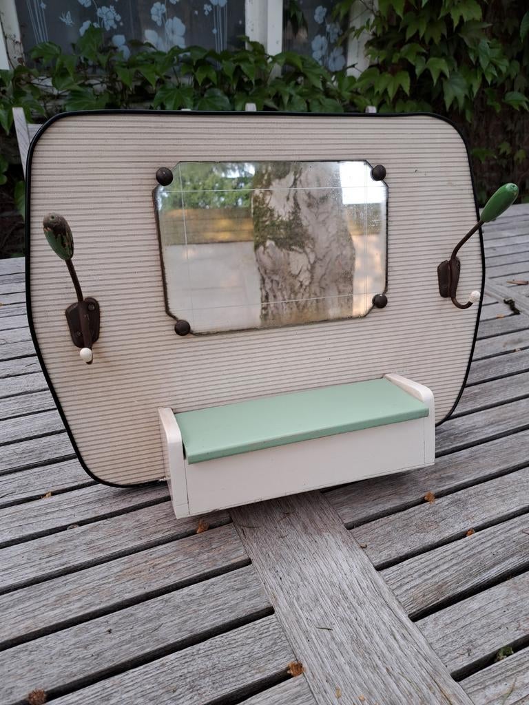 Vintage spiegel met kammenbakje, Ophalen of Verzenden, Rechthoekig, Minder dan 50 cm