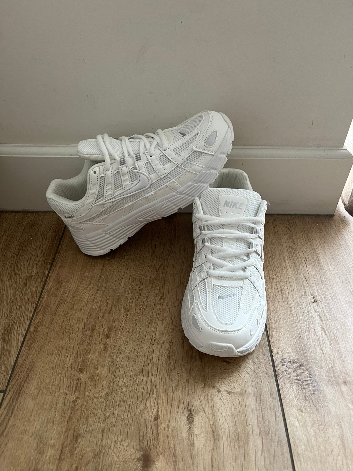 Nike p6000, Wit, Nieuw, Ophalen of Verzenden, Sneakers of Gympen
