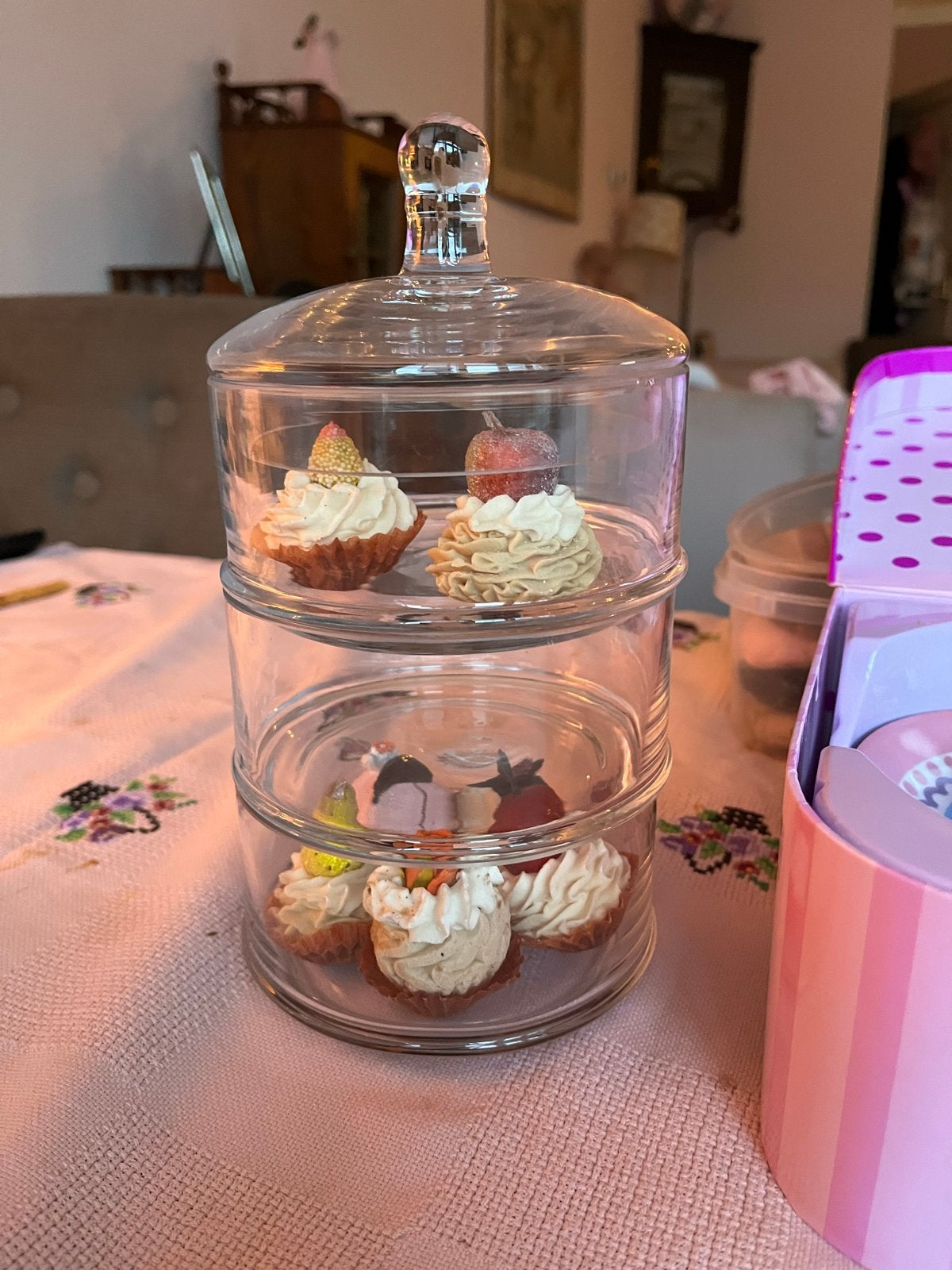 Glazen etagère met 3 lagen en deksel, Ophalen of Verzenden, Zo goed als nieuw, Etagère, Glas