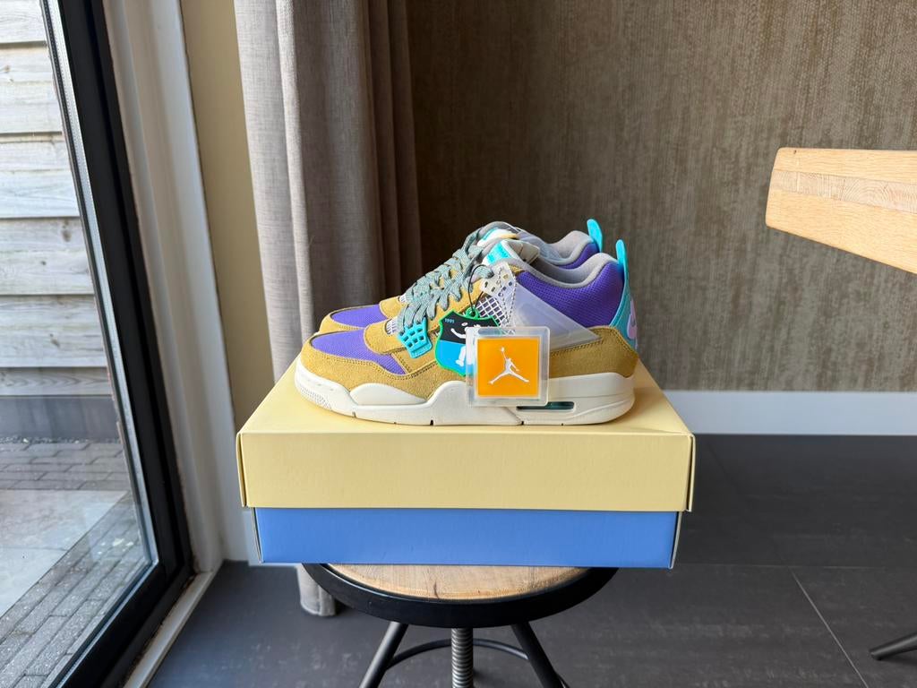 Jordan 4 Retro 30th Anniversary Union Desert Moss 42,5, Kleding | Heren, Schoenen, Overige kleuren, Nieuw, Ophalen of Verzenden