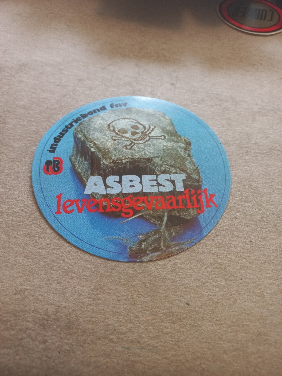 Vintage FNV Asbest Levensgevaarlijk Sticker/Onderzetter, Ophalen of Verzenden, Gebruikt