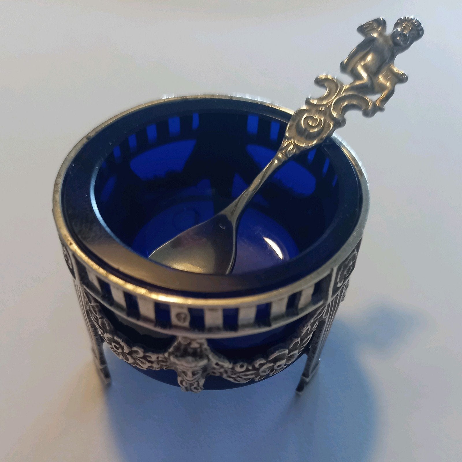 Zilveren antieke zoutvaatje met lepeltje, Antiek en Kunst, Ophalen of Verzenden, Zilver