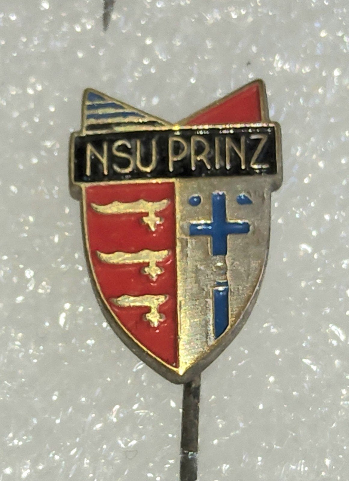 Vintage NSU Prinz Speldje - Auto Merk, Verzamelen, Speldjes, Pins en Buttons, Ophalen of Verzenden, Gebruikt, Overige onderwerpen