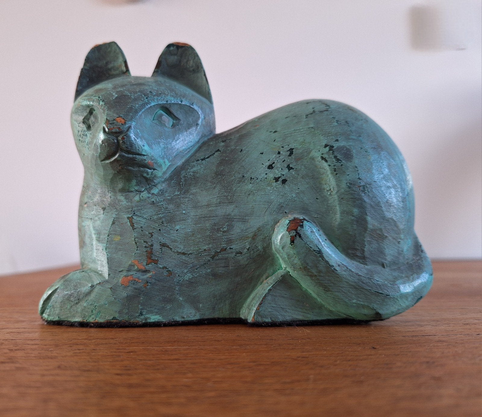 Groene houten poes of kat,  handmade Filipijnen, Ophalen of Verzenden, Hond of Kat, Beeldje of Figuurtje