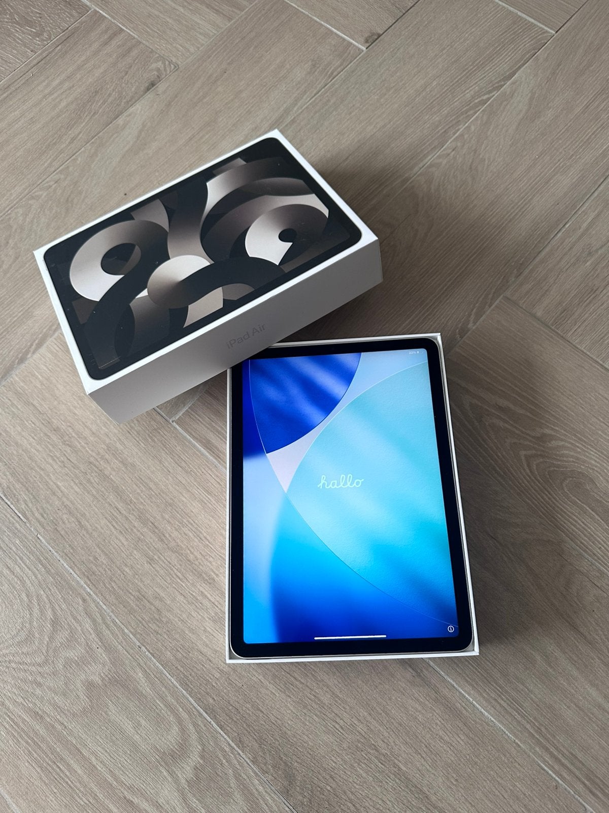 NIEUWSTAAT Apple iPad Air (5e gen) Wi-Fi 256GB met factuur, Apple iPad Air, 11 inch, Ophalen of Verzenden, Zo goed als nieuw
