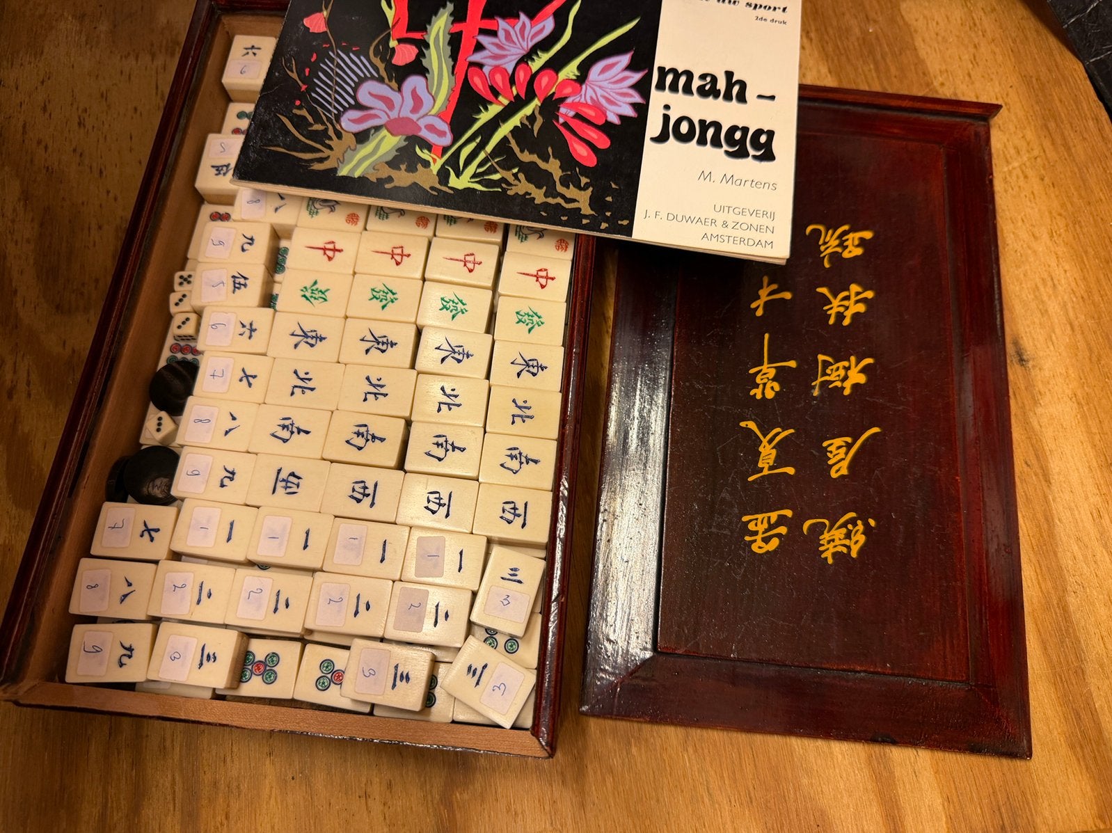 Vintage Mahjong been bamboe in houten kist - Compleet majong, Drie of vier spelers, Ophalen of Verzenden, Zo goed als nieuw