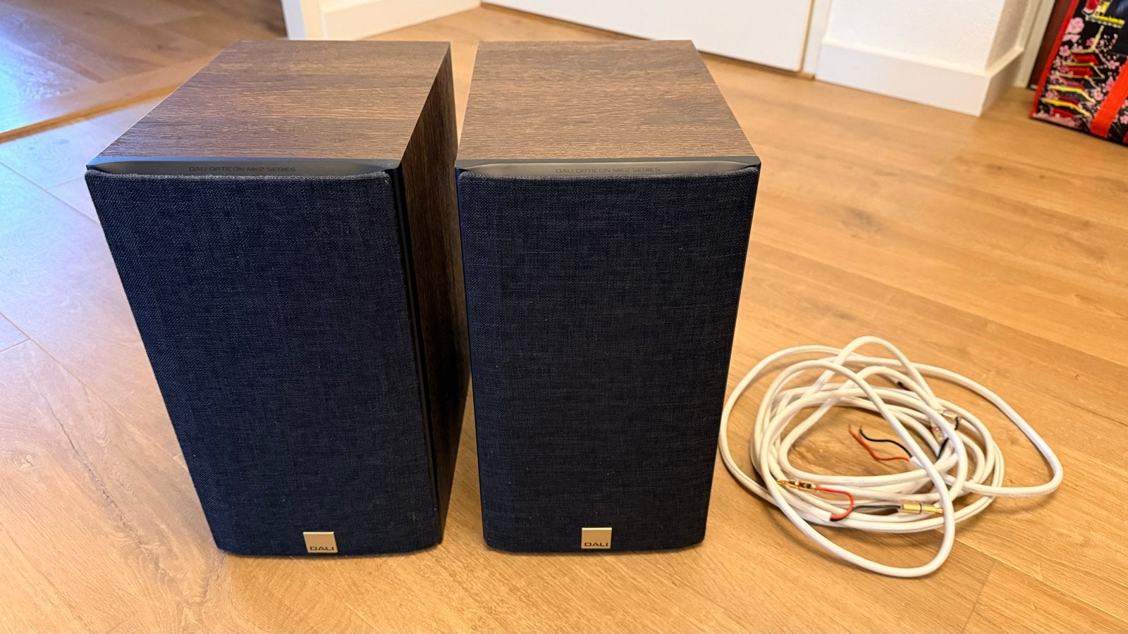 Dali Opticon 2 Mk2 stereo speakers met kabels, Ophalen, Stereo speakers, Inclusief kabels, Zo goed als nieuw