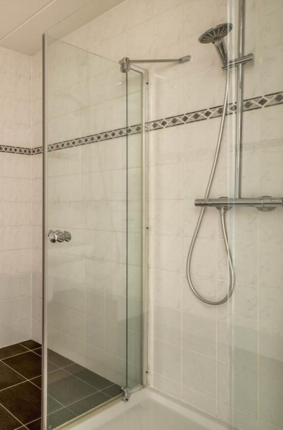 Glazen douchewand hoekmodel 83x83cm, tweezijdig te openen, Ophalen