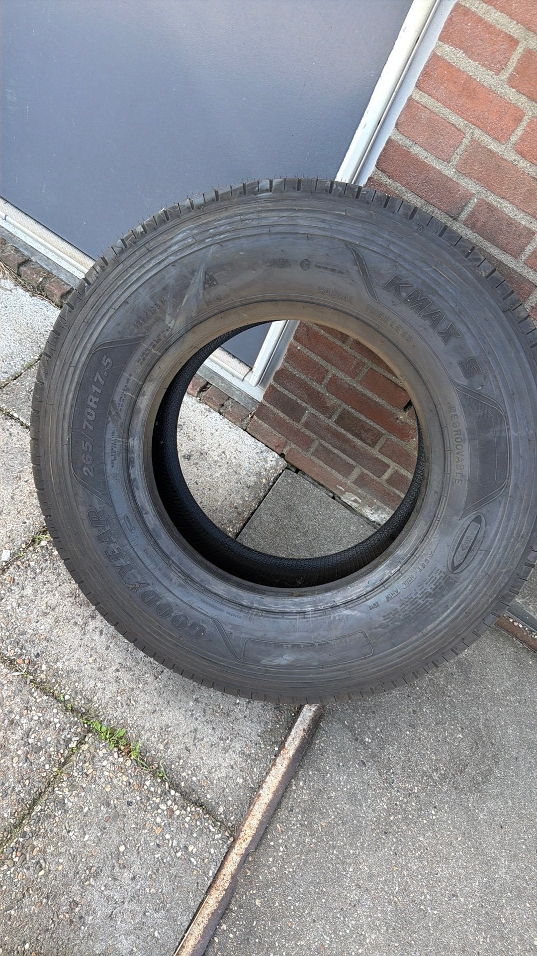 265/70-17,5 goodyear kamax s nieuw 1 stuks, Ophalen, Zo goed als nieuw