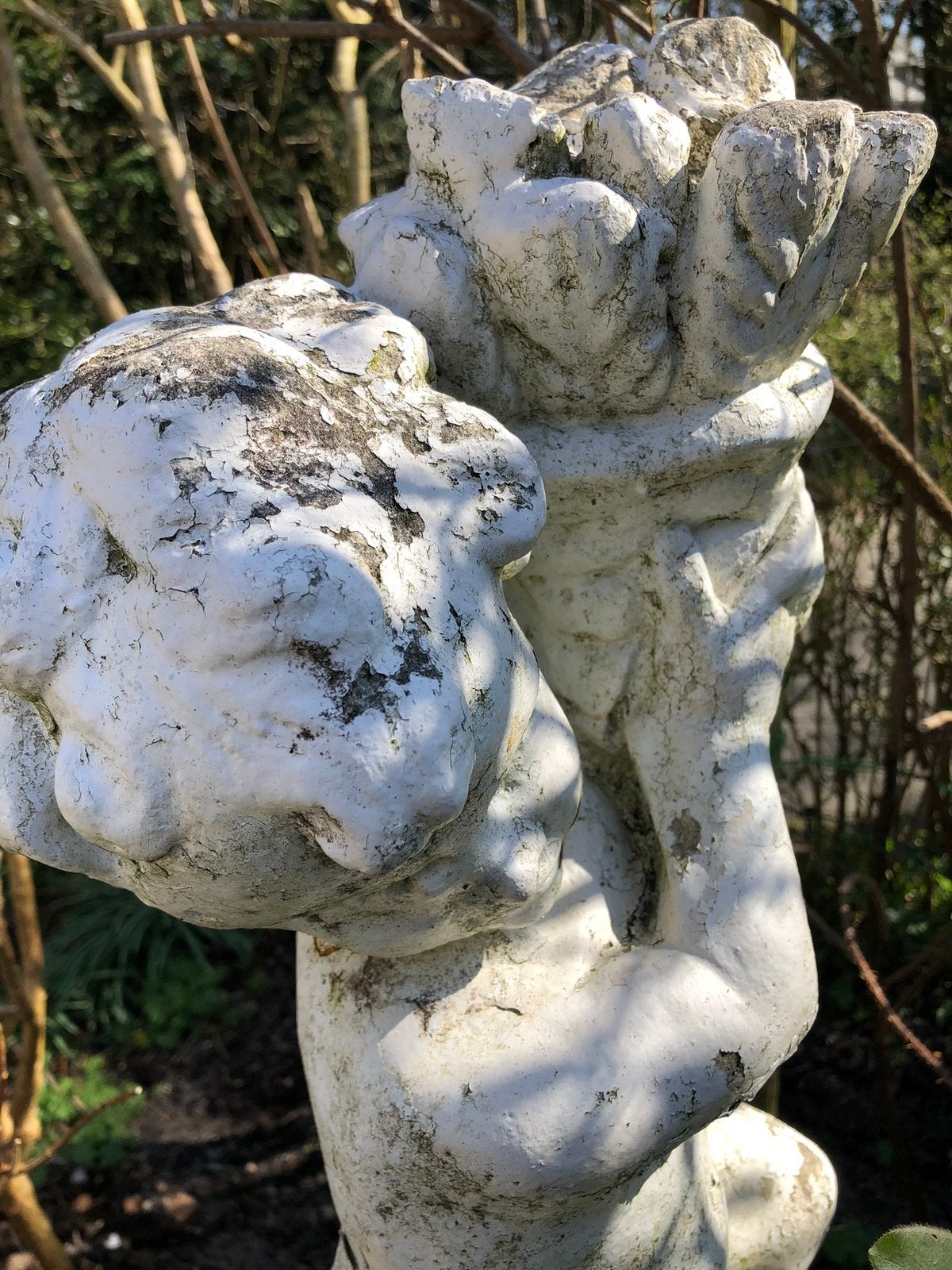 Prachtig brocante tuinbeeld putti op sokkel, Tuin en Terras, Ophalen, Gebruikt