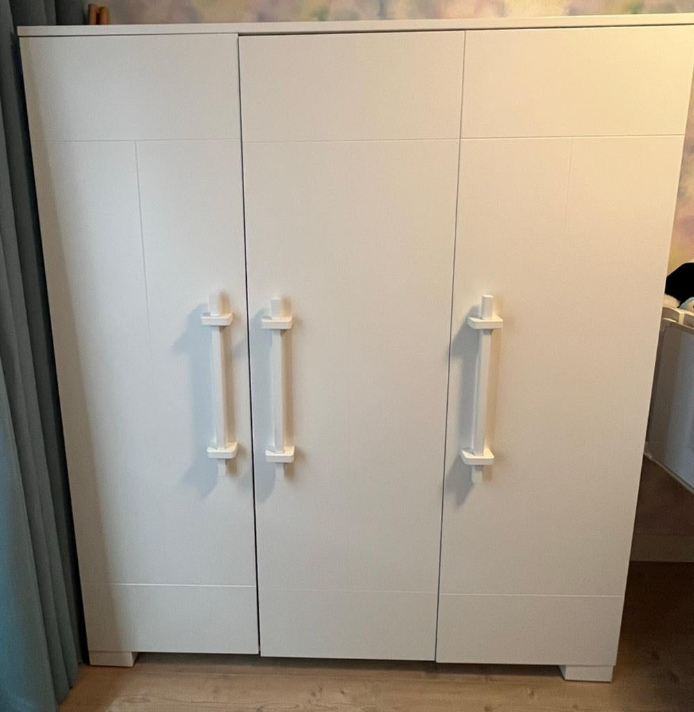 Witte kledingkast met planken en hangruimte, Gebruikt, Ophalen of Verzenden, 150 tot 200 cm, Met deur(en)