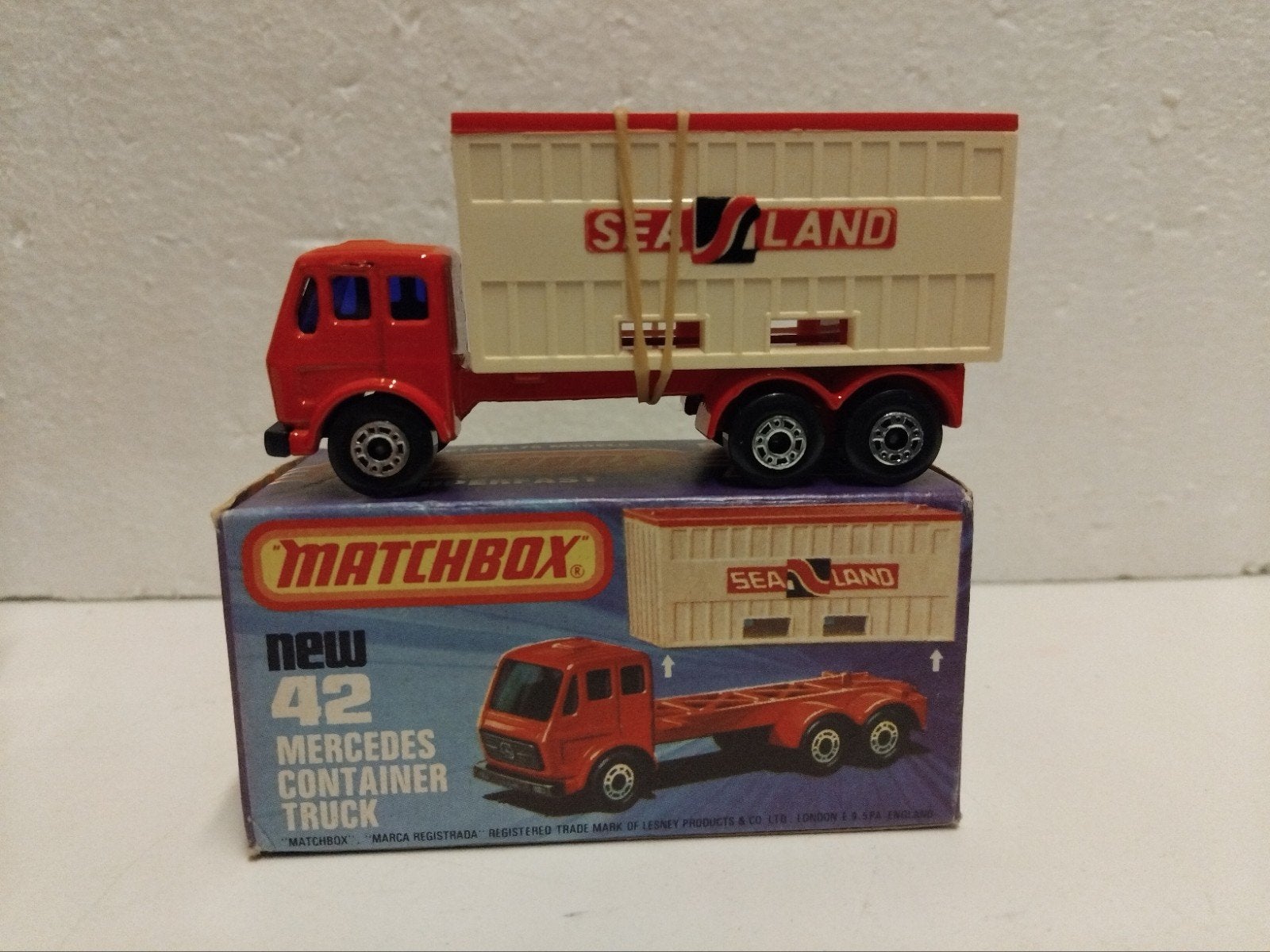 Matchbox #42 Mercedes Benz Container Truck 3INCH, Ophalen of Verzenden, Zo goed als nieuw, Bus of Vrachtwagen